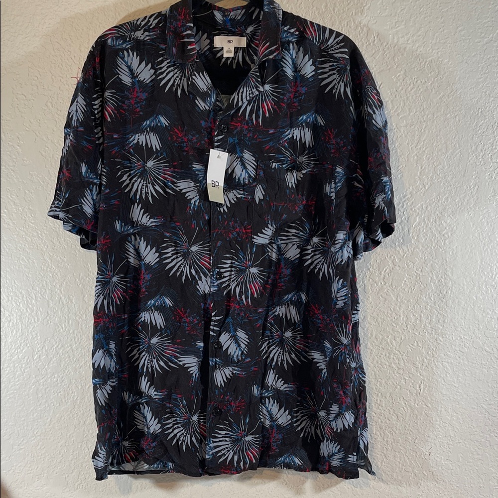 BP. Mens Button Up Shirt Size Medium Floral Short Sleeve Collar Chest Pocket NEW